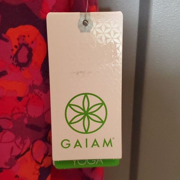NEW Gaiam yoga top 🐾 size Large -WITH tags attached= CLOSET CLOSING- FINAL - Picture 2 of 11